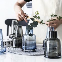 Bình thủy tinh nhỏ để bàn