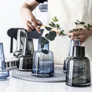 Bình thủy tinh nhỏ để bàn